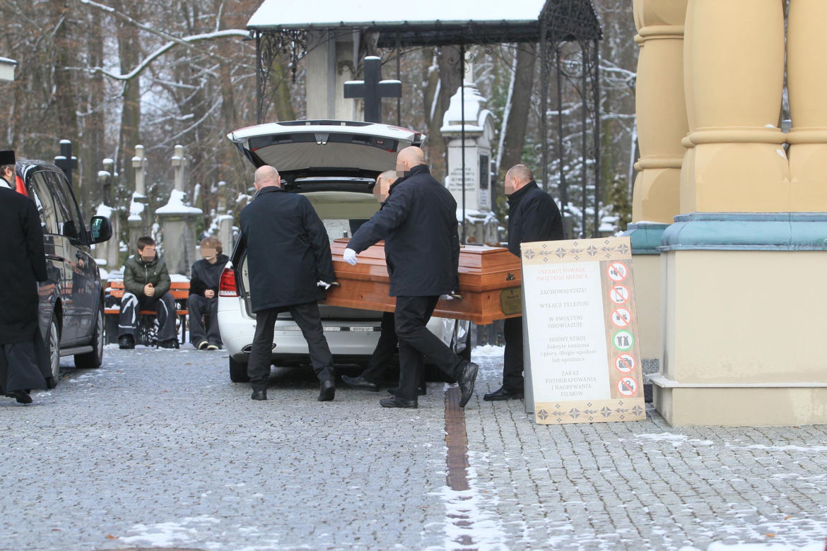 Pogrzeb 14-letniego Maksa potrąconego na pasach w Warszawie. Pożegnali go koledzy i rodzina