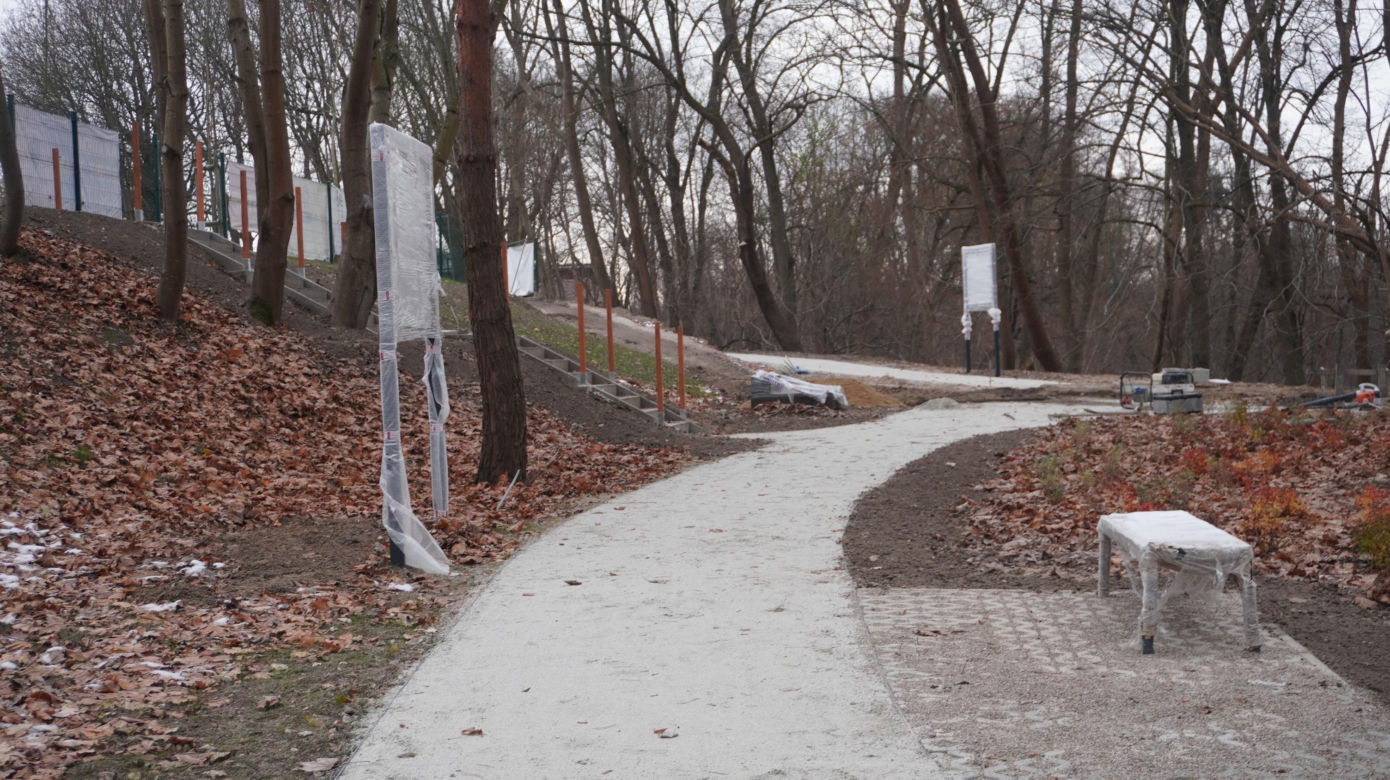 Nowe miejsce rekreacji nad Łyną coraz bliżej. Trwają prace wykończeniowe Ekotarasu w Olsztynie [ZDJĘCIA]