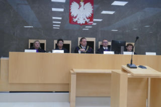 Bił, katował, a nawet przypalał genitalia 6-letniego Maksia. Chłopczyk umierał w męczarniach. Matka tylko się patrzyła