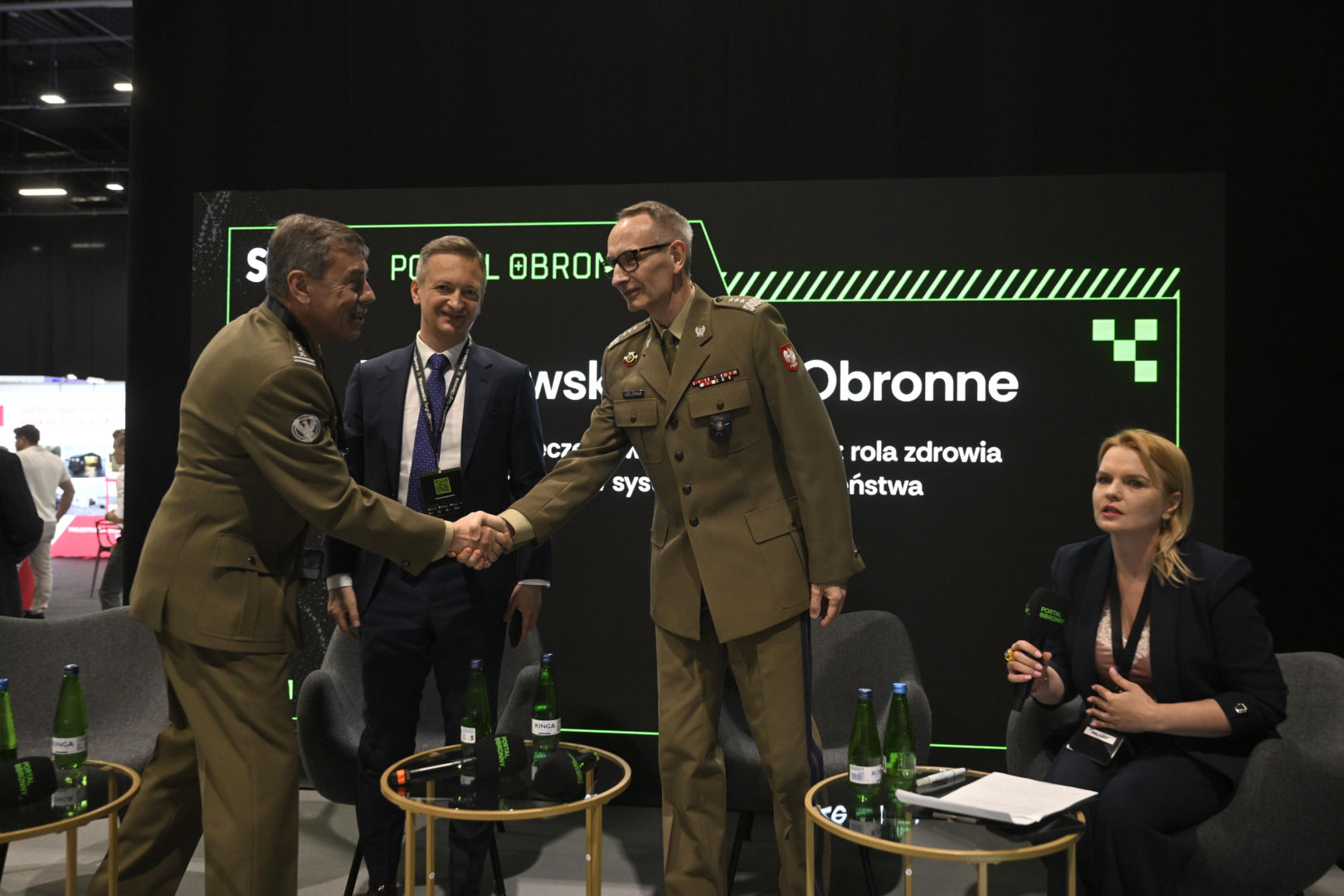 Warszawskie Targi Obronne. Scena Niebieska. Warszawskie Targi Obronne.. Scena Niebieska Jak w czasie kryzysu zapewnić łączność satelitarną instytucjom państwa i instytucjom rządowym? Budowa suwerennego systemu: potrzeby oraz krajowe zdolności przemysłowe