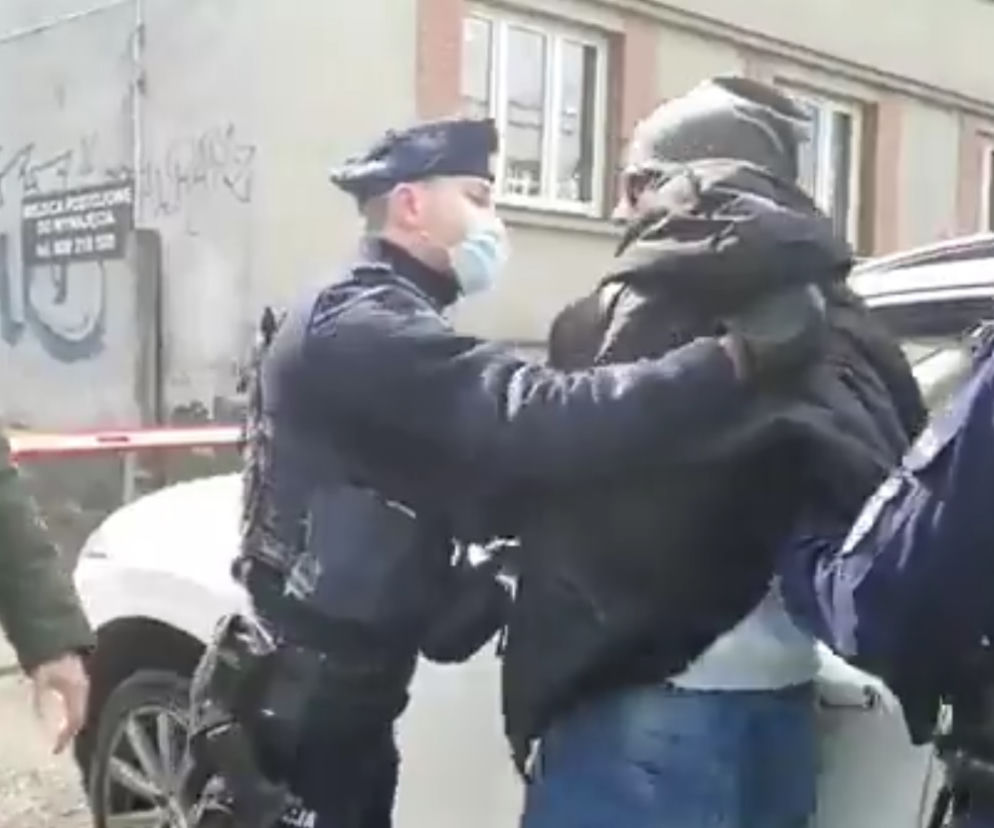 Awantura w siedzibie sanepidu w Katowicach. Policja użyła siły wobec protestujących