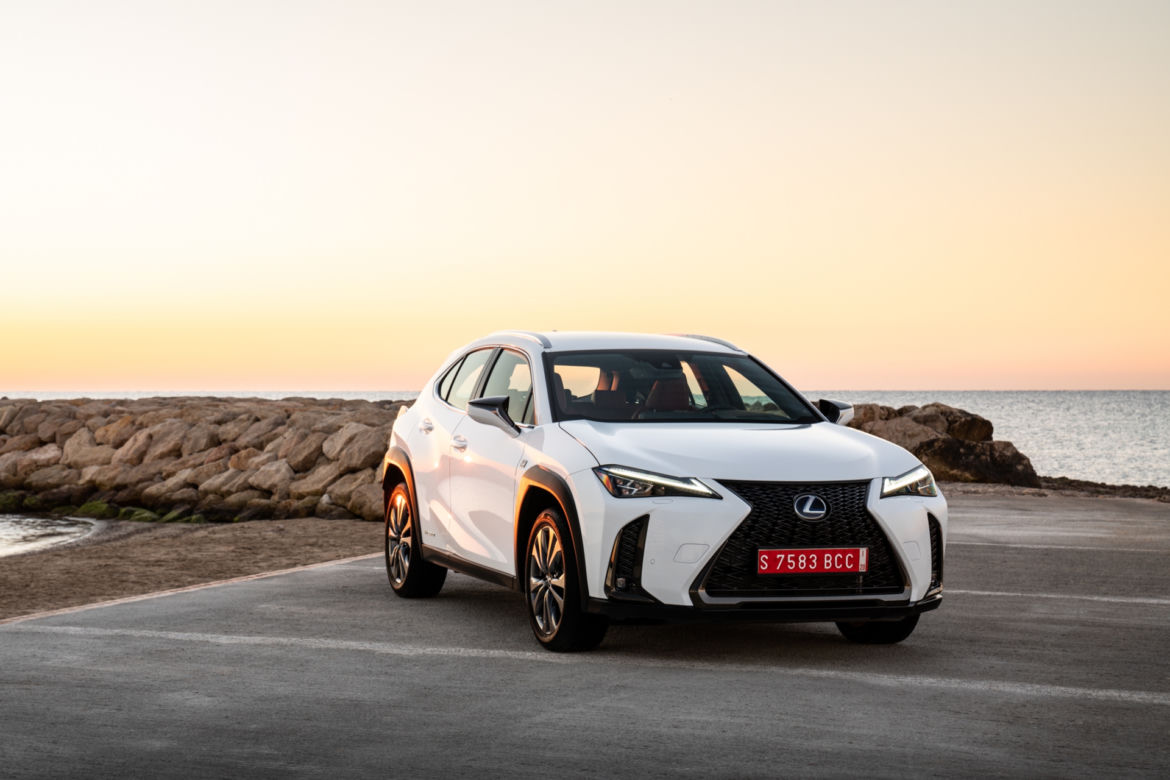 Lexus UX 250h E-Four F Sport