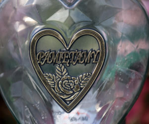 Grób Gierka a 113. rocznicę jego urodzin