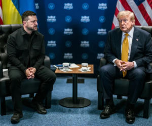 USA grożą Ukrainie wstrzymaniem pomocy z powodu ataków na rosyjskie rafinerie. Donald Trump oskarżany o zdradę i diesel-pakt z Putinem