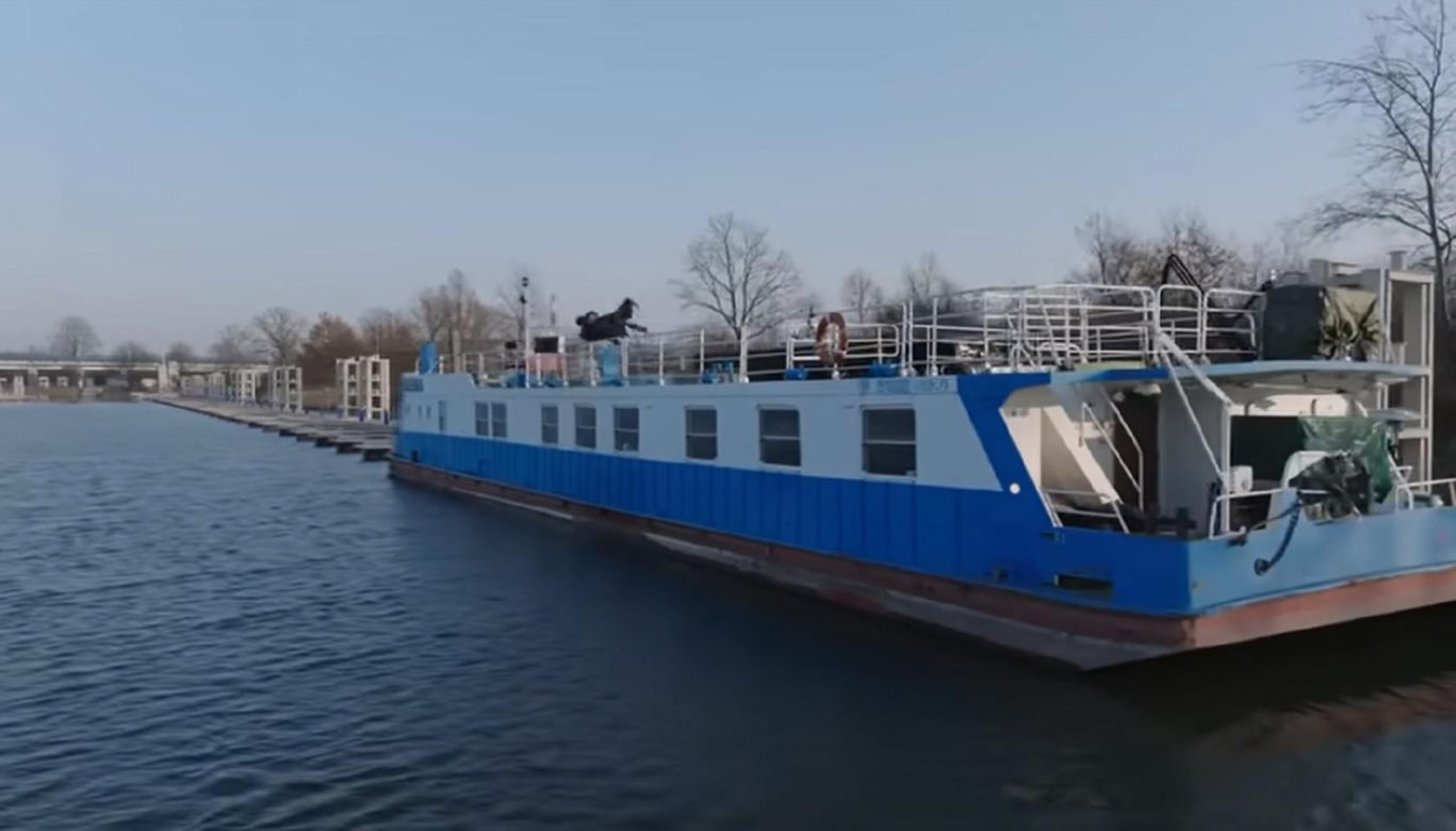 	Pierwsza miłość zwiastun. Kto wpadnie do rzeki? 
