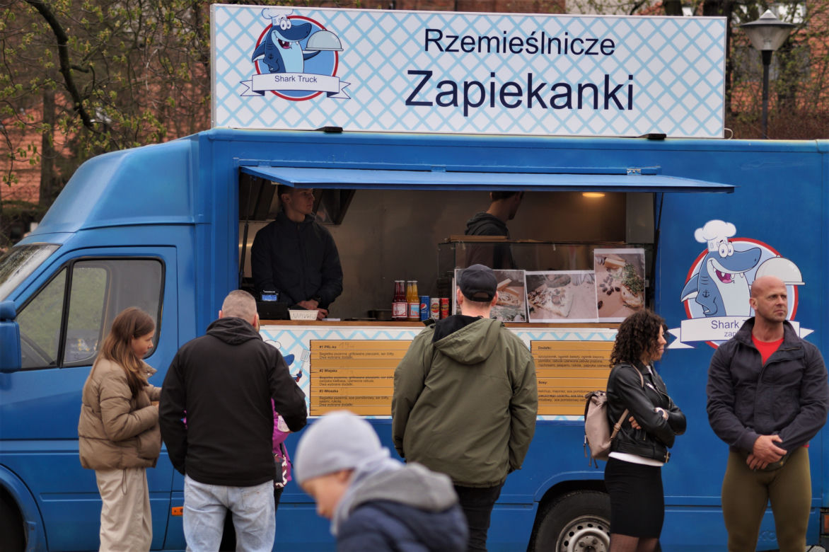 Festiwal Smaków Food Trucków 2023. Restauracje na kółkach zaparkowały na Wyspie Młyńskiej! [ZDJĘCIA]