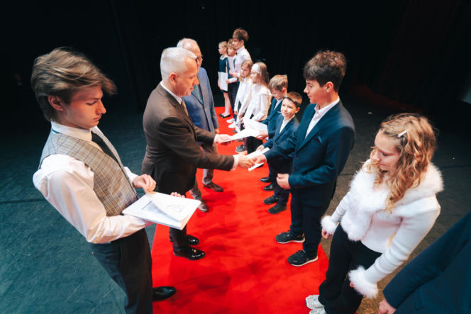 Najzdolniejsi uczniowie odebrali stypendia Prezydenta Miasta Siedlce