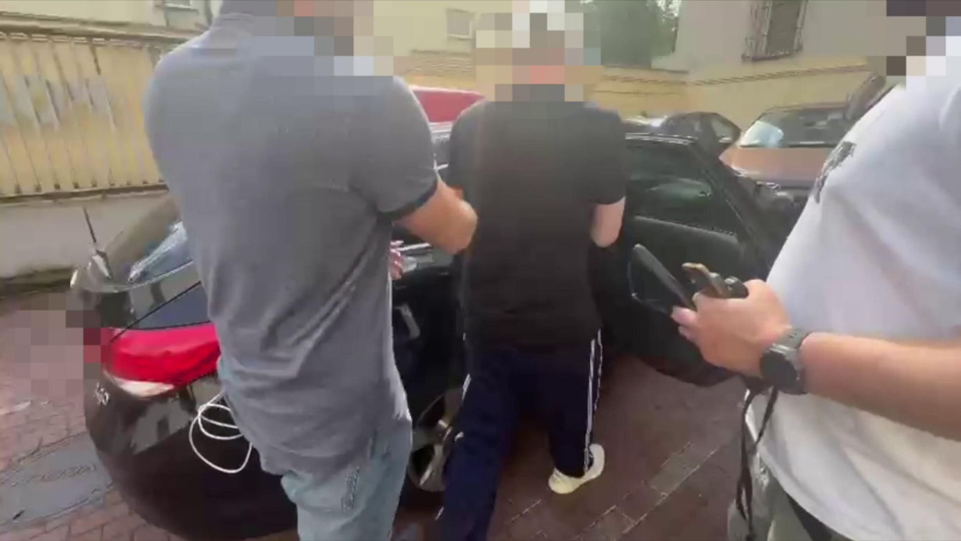 Białoruski gangster wpadł w Warszawie! Za handel bronią szukała go cała Europa