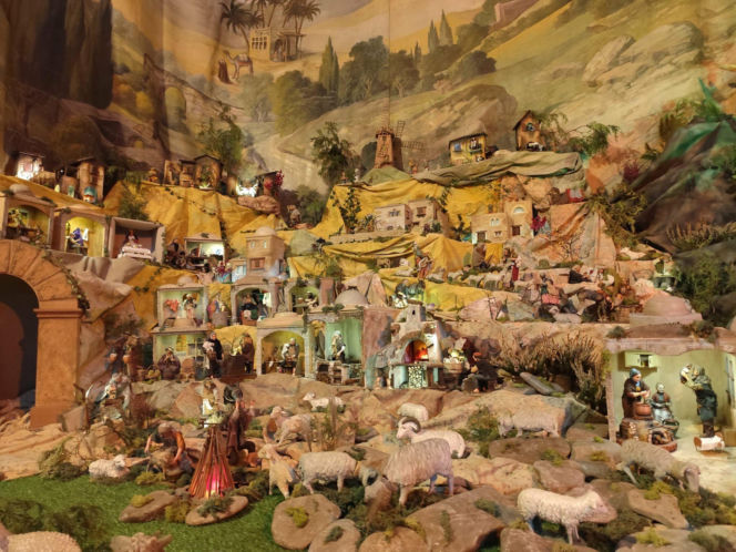 Niezwykła ruchoma szopka w Krakowie robi furorę! Ma ponad 100 figurek, a jej historia sięga 800 lat