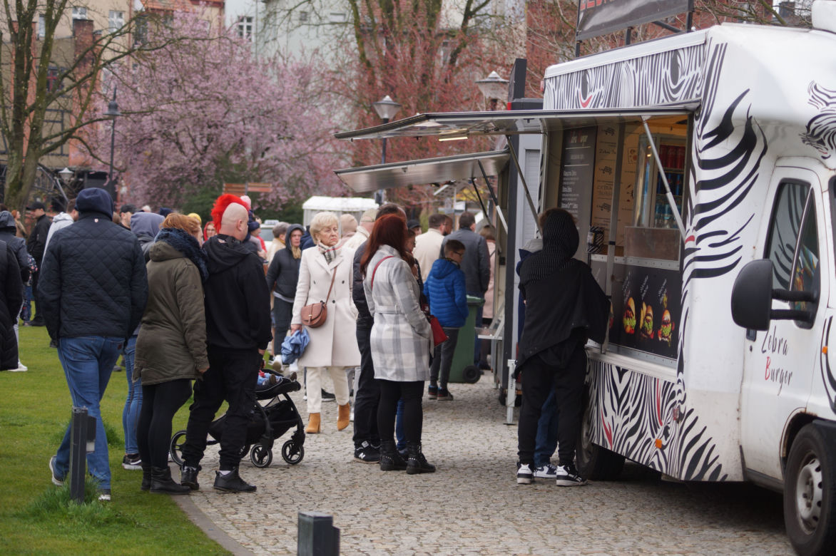 Festiwal Smaków Food Trucków 2023. Restauracje na kółkach zaparkowały na Wyspie Młyńskiej! [ZDJĘCIA]