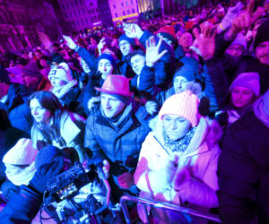 Sylwestrowa Moc Przebojów 2025/26 w Toruniu: Zdjęcia z imprezy Polsatu. Uczestnicy, artyści i starówka