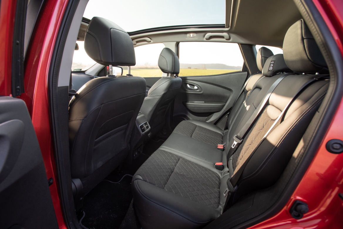 Renault Kadjar TCe 140 FAP vs Opel Grandland X 1.5 Diesel 130 KM Start/Stop AT8