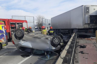 Poważny wypadek w Łoponiu. Zderzenie z ciężarówką i akcja służb