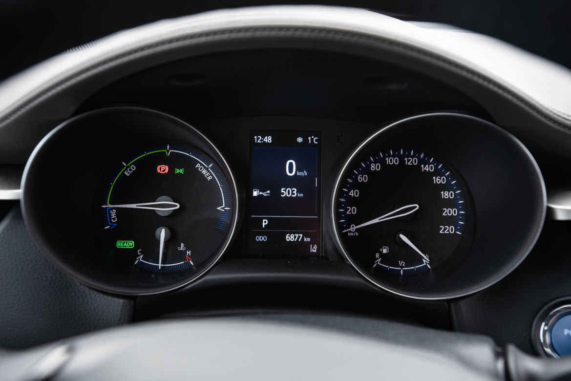 Toyota C-HR 2.0 Hybrid Dynamic Force 184 KM e-CVT vs Mazda CX-30 Skyactiv-X 180 KM 6MT AWD