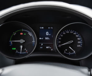 Toyota C-HR 2.0 Hybrid Dynamic Force 184 KM e-CVT vs Mazda CX-30 Skyactiv-X 180 KM 6MT AWD