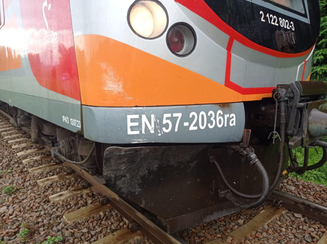 Zderzenie samochodu z pociągiem na przejeździe kolejowym w Tuchowie 8 lipca 2025 roku