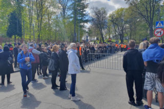 Ostatnie przygotowania do pogrzebu Łukasza Litewki. Żałobnicy dotarli pod kościół. To był człowiek niezastąpiony