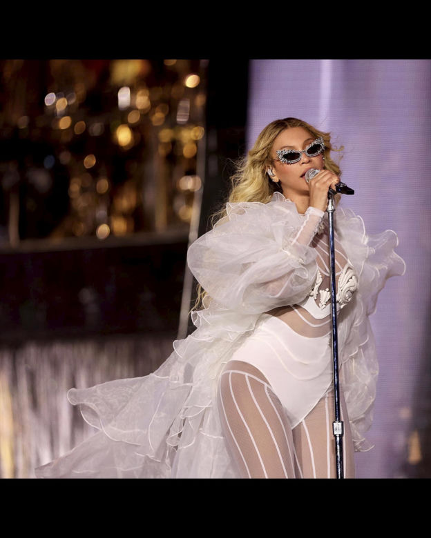 Beyonce wraca! Jest całkiem naga i została kowbojem!