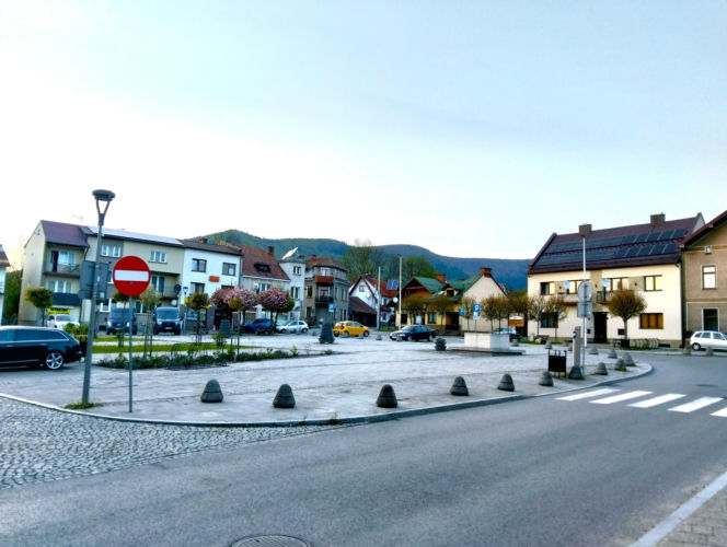 To miasto w Małopolsce zachwyca jednym z najpiękniejszych rynków. Dopiero w PRL-u odzyskało swoje prawa