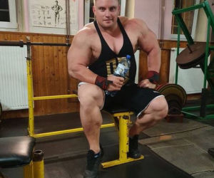 Krzysztof Radzikowski z Gogglebox TTV pokazał jak pije WÓDKĘ