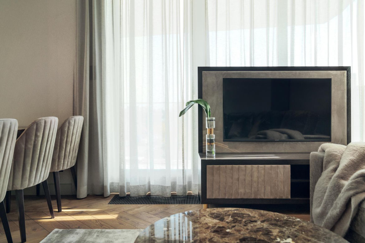 Styl modern classic we wnętrzu. Dyskretny luksus z widokiem na morze