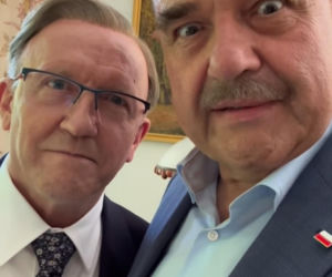 Ranczo nowy sezon 11. Czerepach (Artur Barciś), prezydent Paweł Kozioł (Cezary Żak) na planie