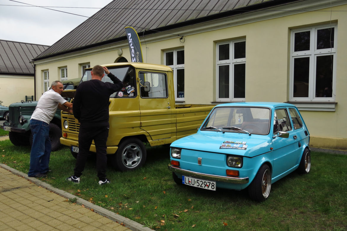 Zlot zabytkowych samochodów