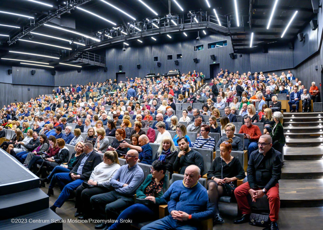 Spektakl „Prezent urodzinowy” Teatru Capitol w Centrum Sztuki Mościce