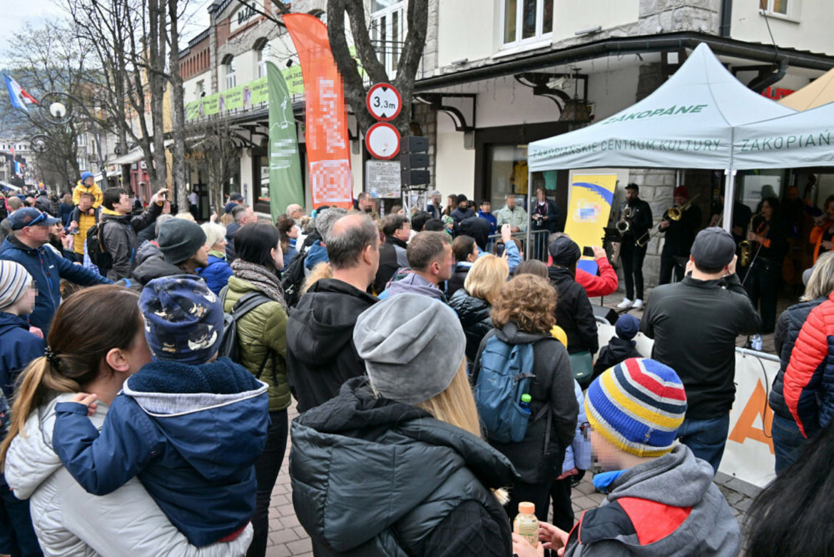 Tłumy na Krupówkach
