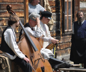 Sami swoi. Początek. Filmowy kręcili sceny w Muzeum Wsi Kieleckiej w Tokarni