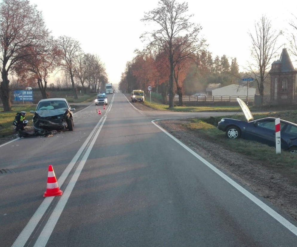 Dobrzyniewo Duże. Wypadek na DK 65. Zderzenie osobówek. 3 osoby ranne