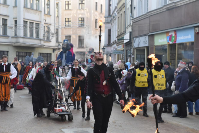 Orszak Trzech Króli 2026 w Toruniu. Zdjęcia z samego serca starówki