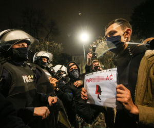 Nocne protesty pod domem Jarosława Kaczyńskiego