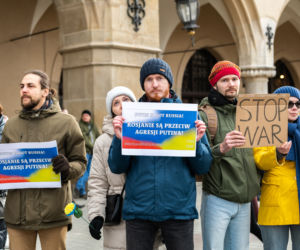 Kraków solidarny z Ukrainą! Wielka manifestacja na Rynku Głównym [ZDJĘCIA]