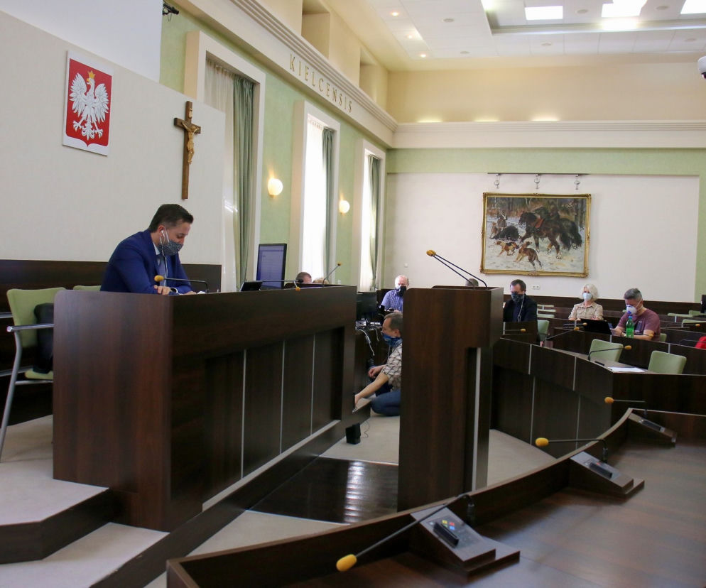 Zmiany w prognozie finansowej, zgoda na odwołanie Święta Kielc. Za nami historyczna sesja Rady Miasta