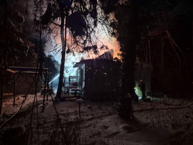 Dramat pod Mińskiem Mazowieckim. Spłonął dom. Rodzina zostła bez dachu nad głową