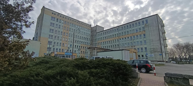 „Dzięki nim żyję i mogę rapować”. Raper apeluje o ratunek dla szpitala