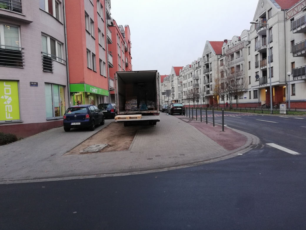 Nowy, zielony skwerek na Szyperskiej