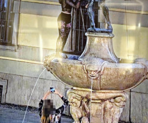24-latka ukradła szpadę z zabytkowej fontanny. Została zatrzymana