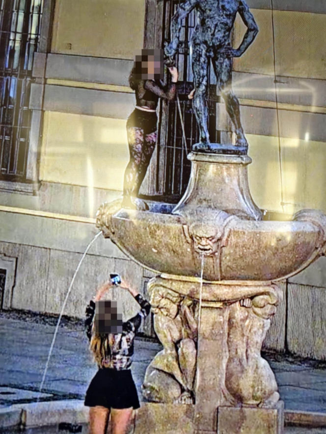 24-latka ukradła szpadę z zabytkowej fontanny. Została zatrzymana