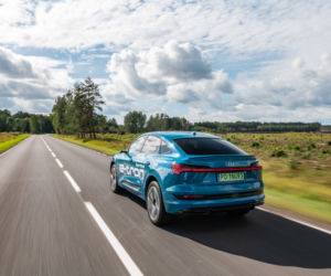Audi e-tron Sportback 55 quattro S line (Antigua Blue)