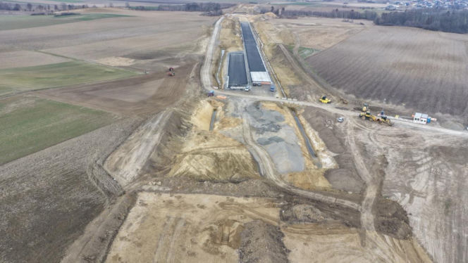 Budowa S8 pod Wrocławiem nabiera tempa. Zobacz najnowsze zdjęcia z placu budowy