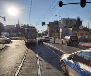Wjechał skuterem pod tramwaj