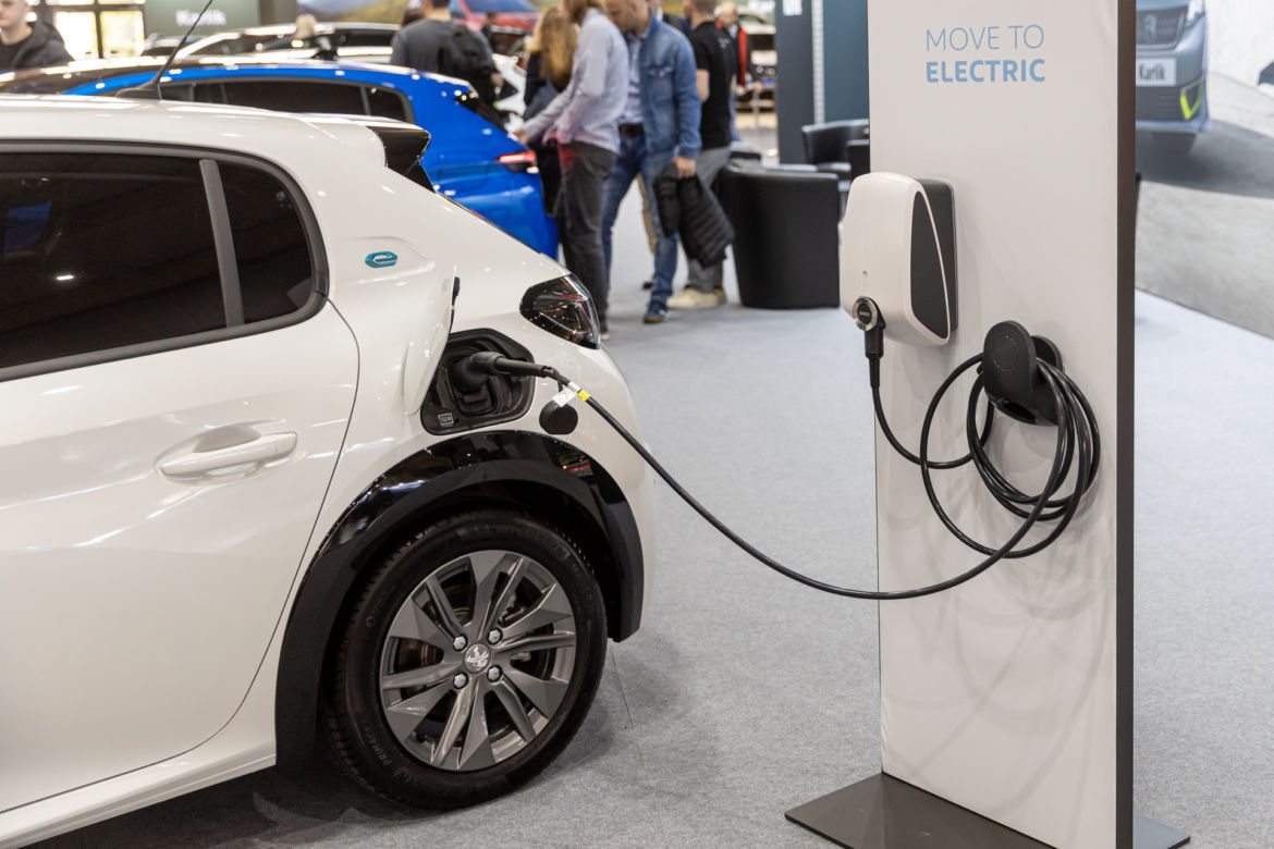 Poznań Motor Show 2022 trwa. Pojazdy policyjne także zachwycają 