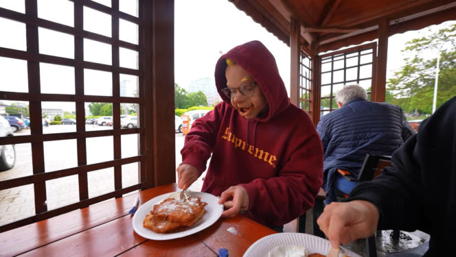 Książulo zachwycony plackami we Wrocławiu! "Lepsze niż u babci"