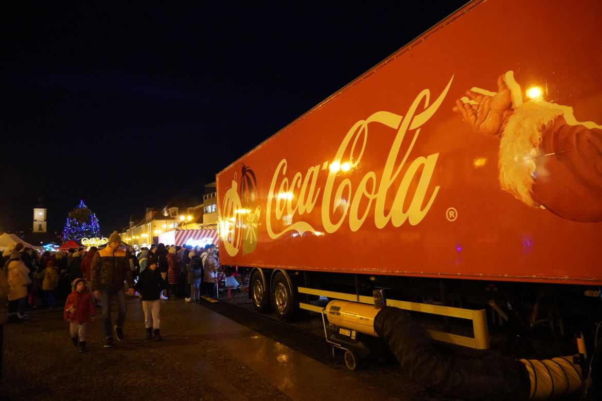 Ciężarówka Coca-cola w Białymstoku! Świąteczna atrakcja przyciągnęła tłumy mieszkańców na Rynek Kościuszki