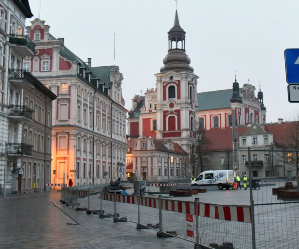 Zmieniła się organizacja ruchu na placu Kolegiackim