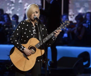 Tak wygląda dorosły syn Edyty Bartosiewicz. Podobny do znanej mamy?