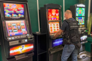 Sześć automatów i widmo gigantycznej kary. Nalot na nielegalny salon