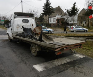 Wjechał wprost pod nadjeżdżający pociąg! Cud, że to się tak skończyło 